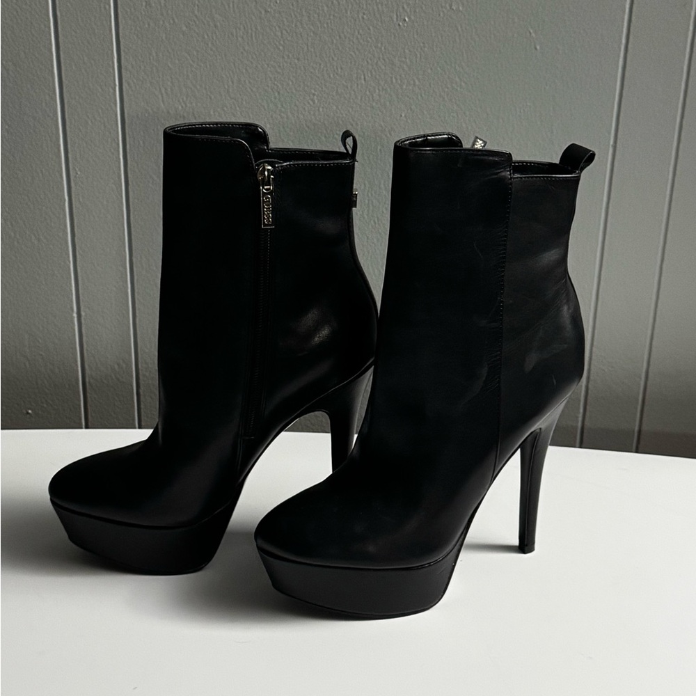 Guess ankle height leather boots 5.5